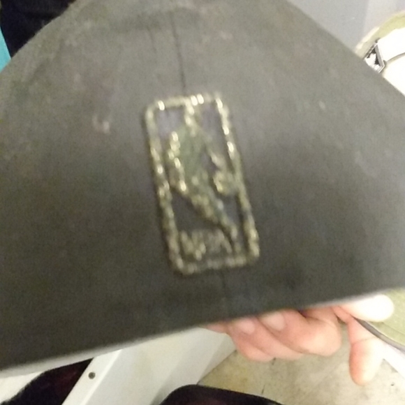 Vintage East Coast college sports snapbacks. - Picture 15 of 17